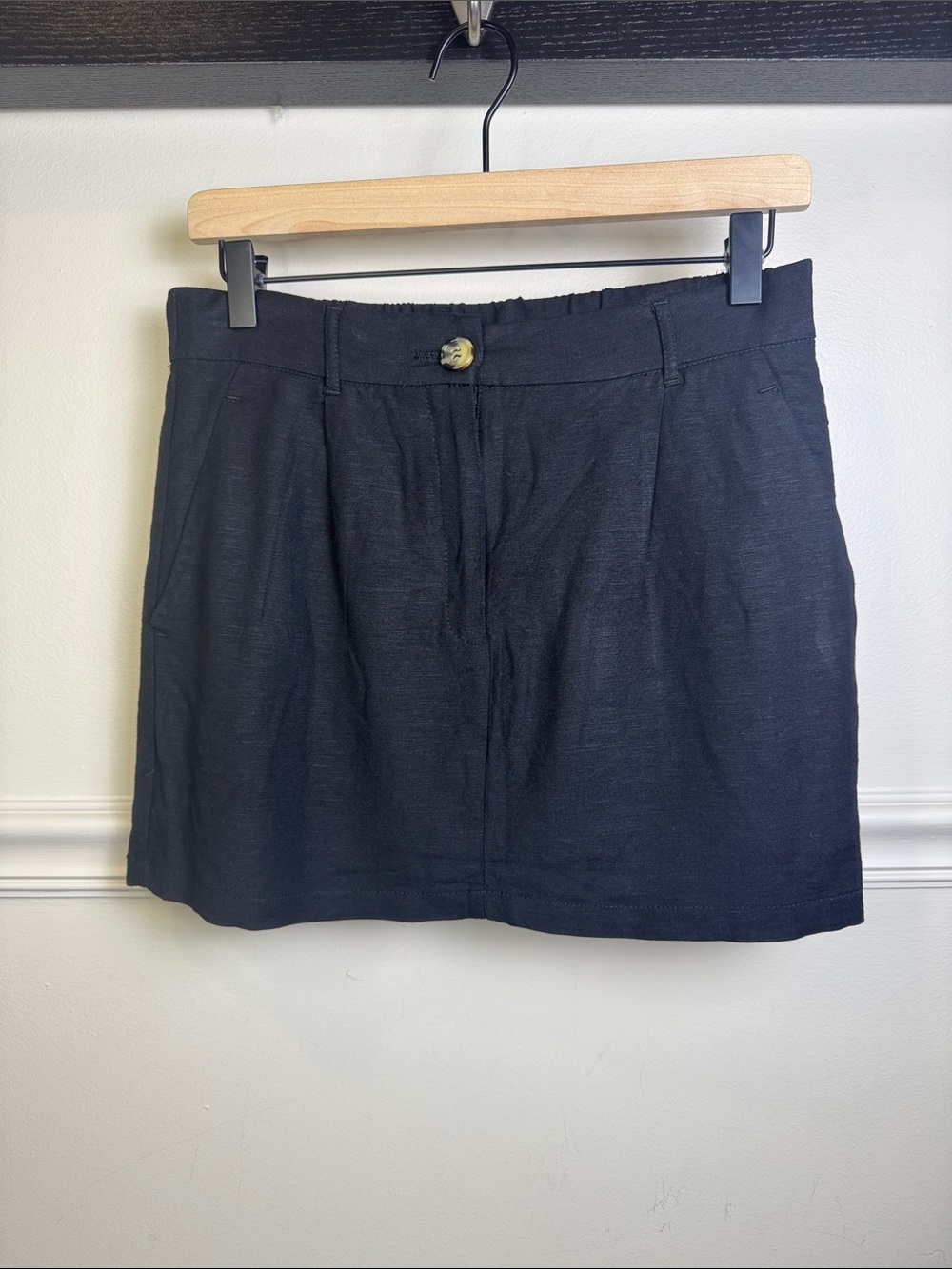 Francesca’s Black Linen Blend Skirt - Wood Button (Size Small)